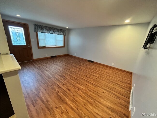 Building Photo - 13 Satinwood Dr