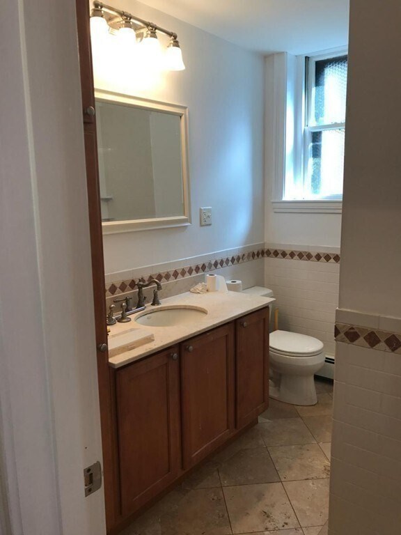 Building Photo - 76 W Cedar St