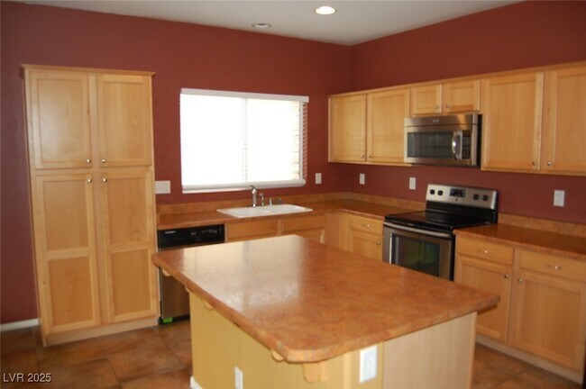 Building Photo - 4775 Lorenzo Way