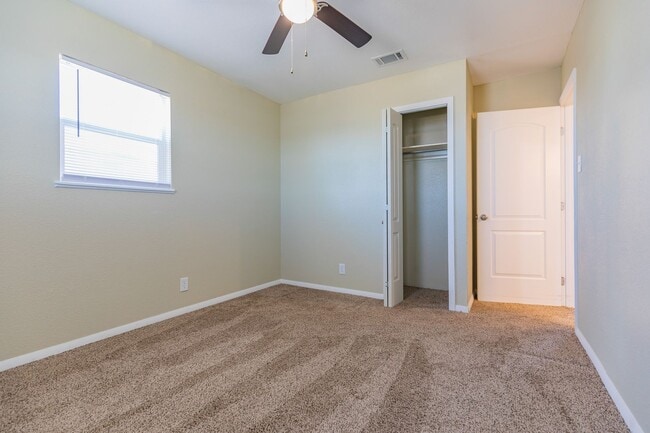 Building Photo - Charming 3 Bed 1 Bath Home