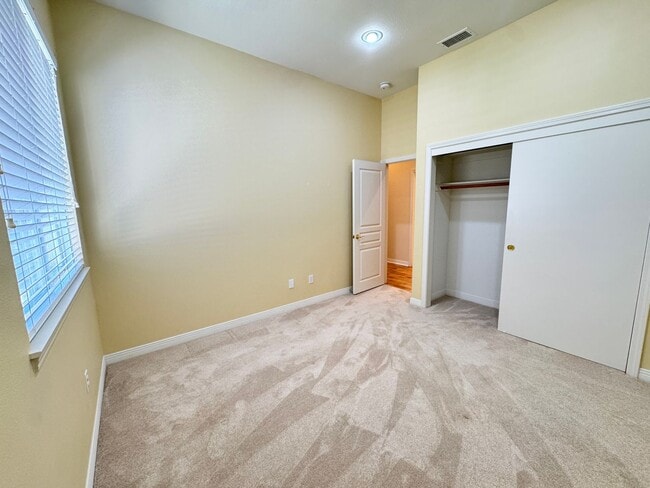Building Photo - 1684 Blue Canyon St