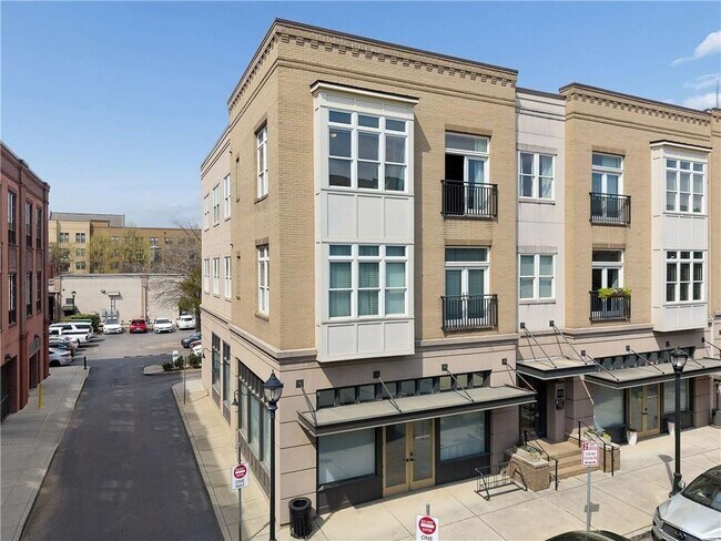 Building Photo - 933 Garrett St