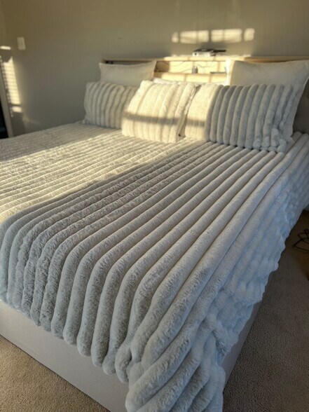 Building Photo - 2552 Sandbourne Ln