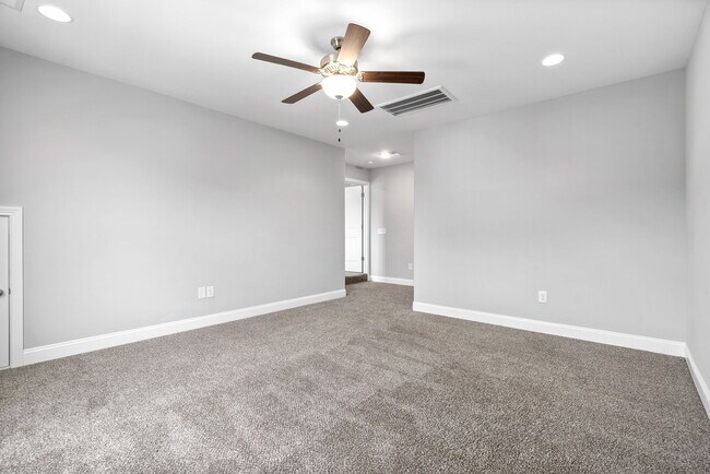 Building Photo - 3482 Southwood Dr