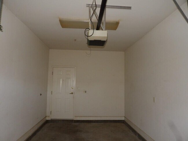 Building Photo - 2241 Waterview Dr