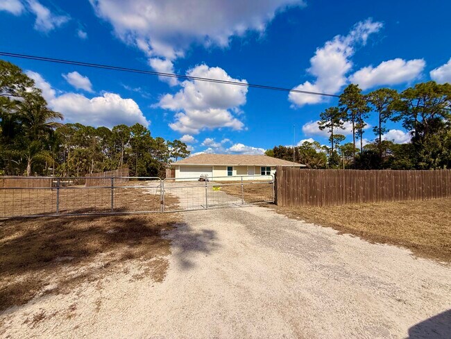 Building Photo - 15859 68th Ct N