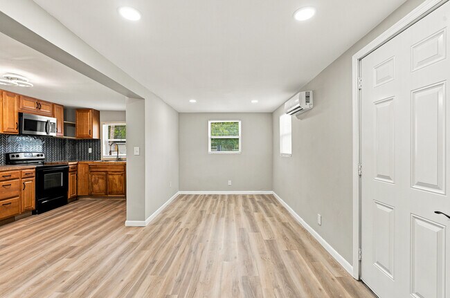Building Photo - 5822 Tampico Rd