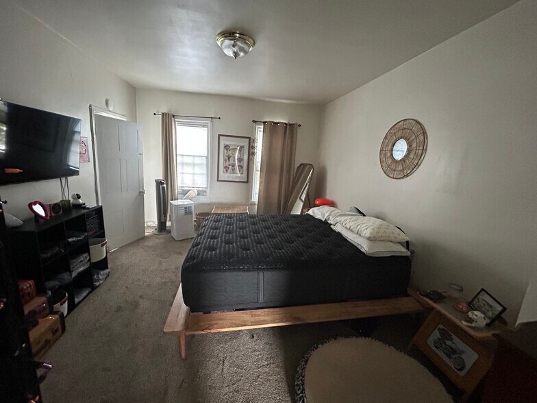 Master bedroom - 64 S Charlotte St