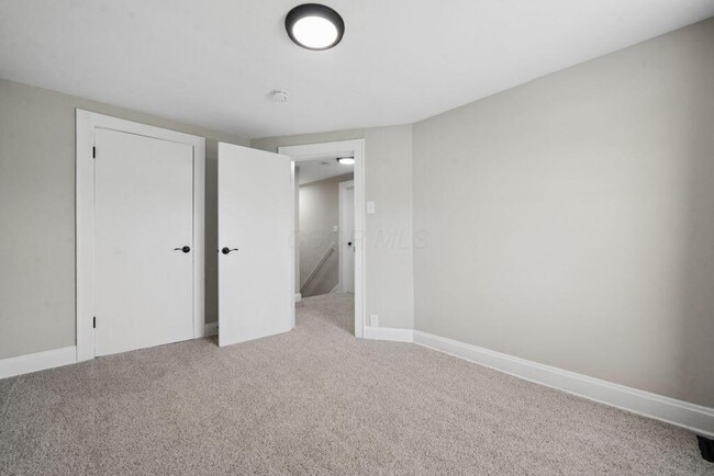 Building Photo - 529 E Morrill Ave