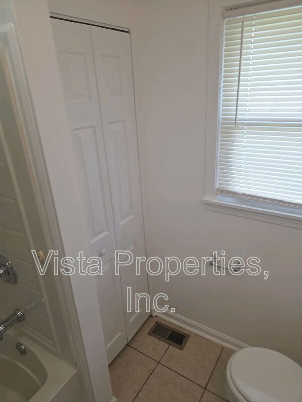 Building Photo - 7802 Columbine Dr