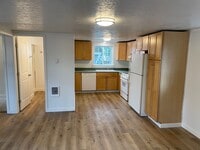 Building Photo - 2 Bed / 1 Bath House in Quiet West Salem Hills!!! $250 Amazon Gift Card! $99 First Month's Rent!