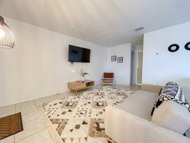 Building Photo - 505 Fillmore Ave