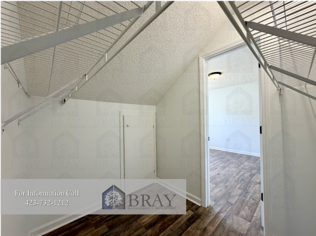 Building Photo - Updated spacious 4-Bedroom Near Boones Creek