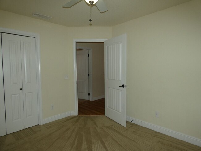 Building Photo - Charming 3-Bedroom Home