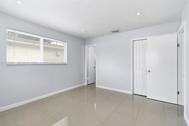 Building Photo - 808 NE 2nd St