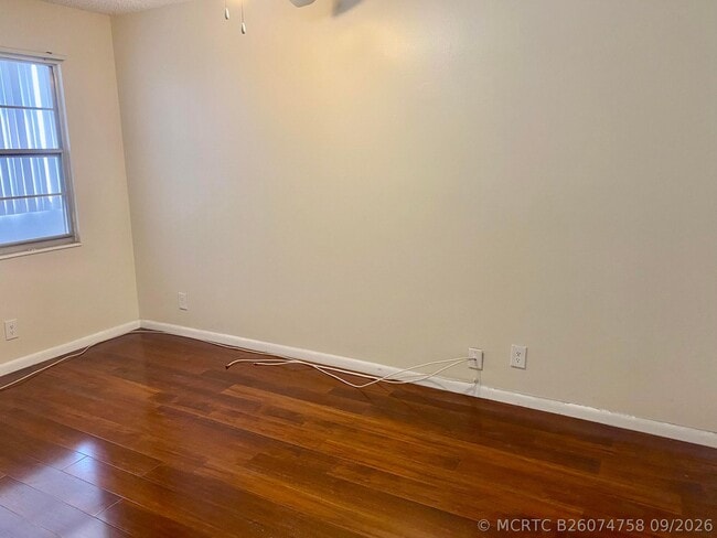 Building Photo - 4052 Hythe A