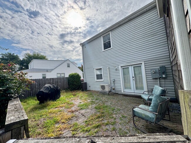 Building Photo - 9251 Atwood Ave