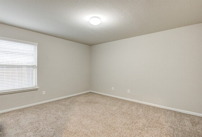 Building Photo - 8002 Carillon Way