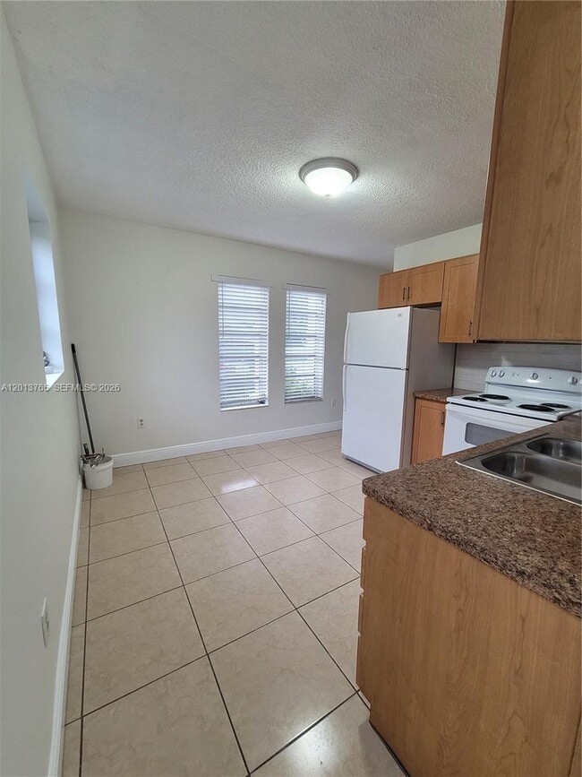 Building Photo - 3425 SW 89th Ave