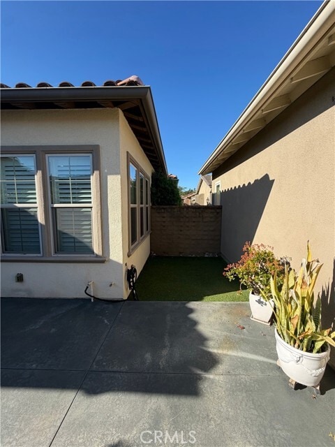 Building Photo - 15 Galan St