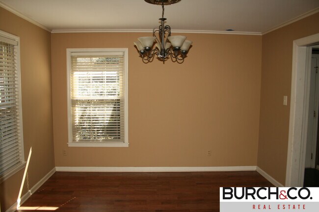 Building Photo - 1515 Kitchen St