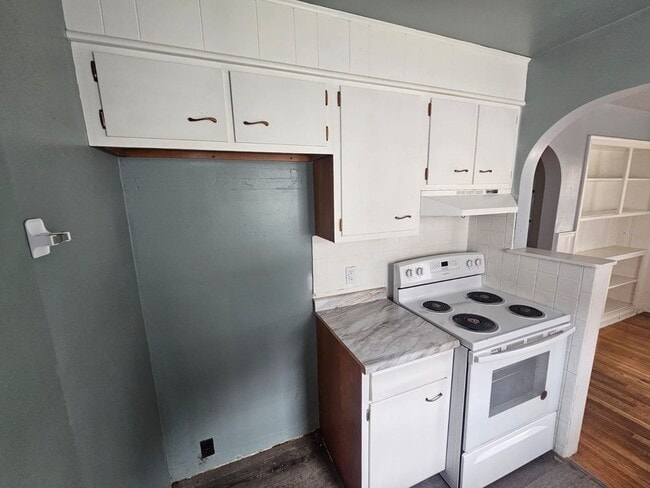 Building Photo - Spacious 3-Bedroom, 2-Bath South Euclid Home!