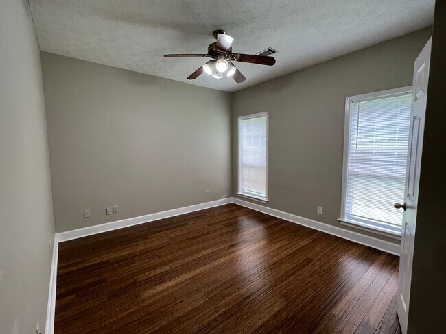 Building Photo - Home for rent in Arrowhead