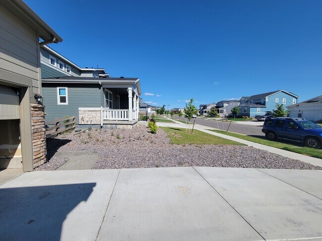 Building Photo - Stunning and spacious 4.5 bedroom, 3 bathroom home located in Morgan Hill