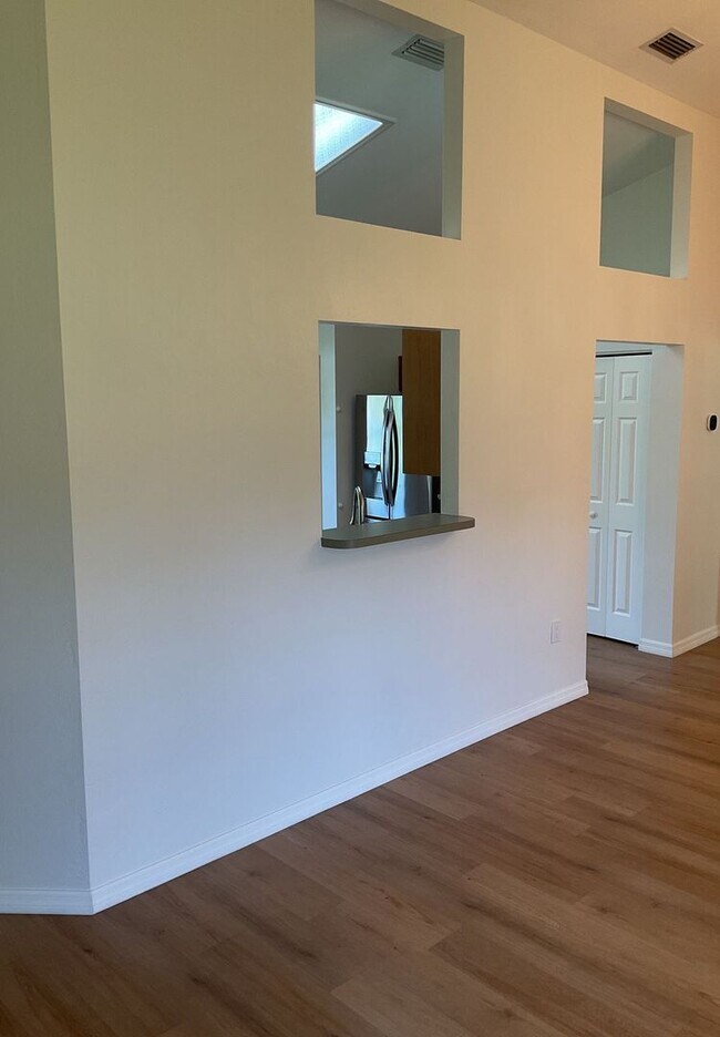 Building Photo - Spacious 3/2 in Eagle Point