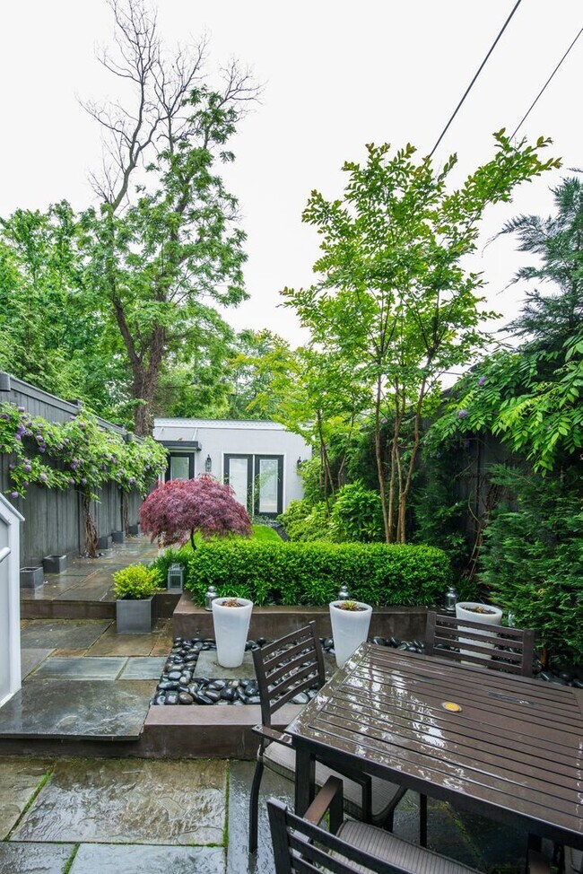 Building Photo - Renovated Contemporary - Available FURNISHED or unfurnished RENTAL