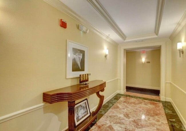 Building Photo - 804 E Windward Way