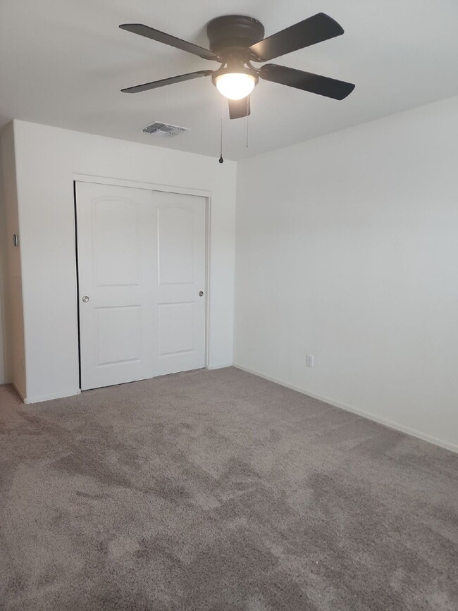 Building Photo - "Spacious 4-Bedroom Oasis in Casa Grande w...