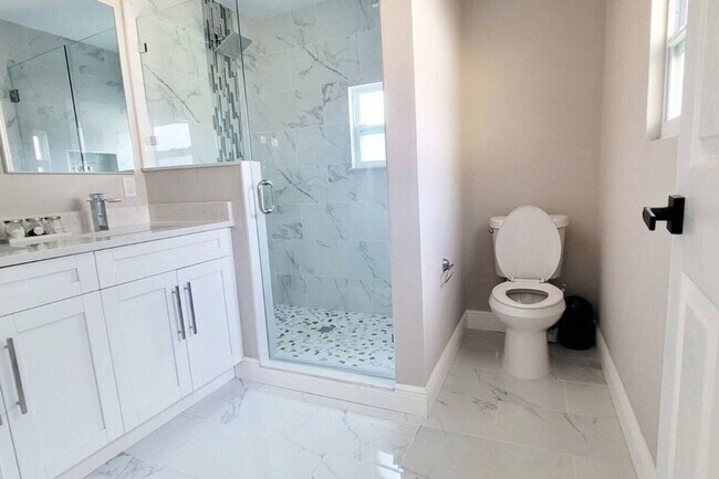 Building Photo - Glamorous Ybor Home • near Downtown
