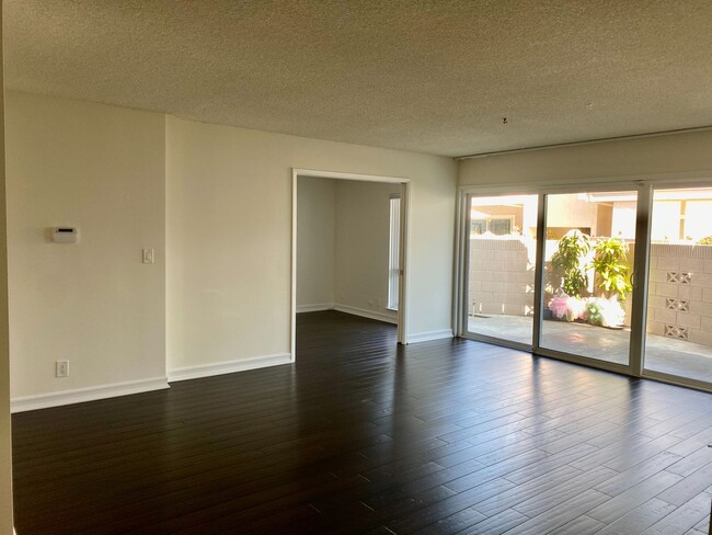 Primary Photo - SPACIOUS 2 BEDROOM 1 BATH CONDO