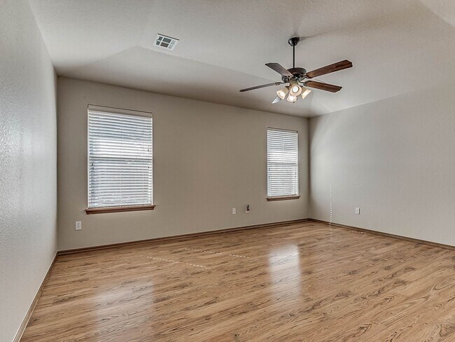 Building Photo - 4 Bed | 2 Bath | 2 Car Garage - Edmond Schools - North Hampton Addition