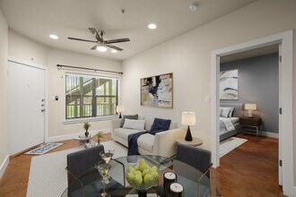 Building Photo - 1807 Poquito St