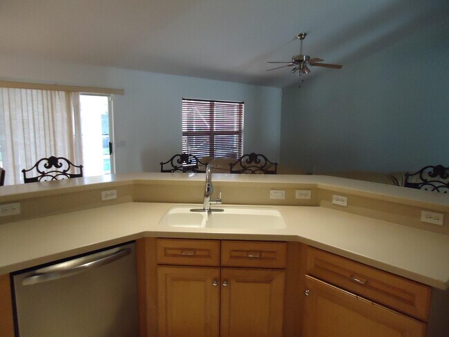 Building Photo - 5824 NW Zenith Dr