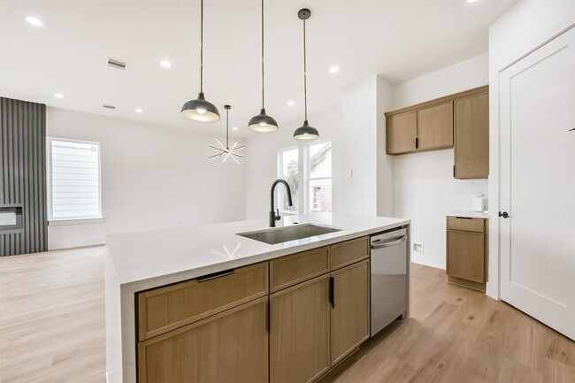 Building Photo - 3810 Ennis St