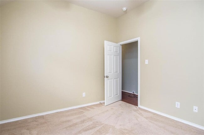 Building Photo - 8847 Distant Woods Dr