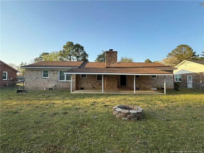 Building Photo - 1611 Diplomat Dr