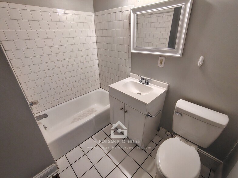 Building Photo - 903 College Dr