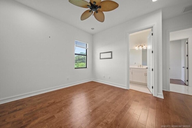 Building Photo - 5286 SW Pomegranate Way