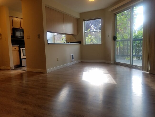 Interior Photo - Watermarke Apts.