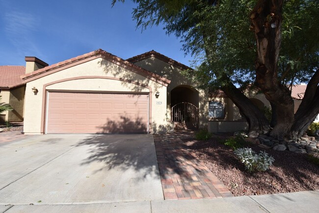 Building Photo - Amazing 3 Bedroom House at Desert Shores!