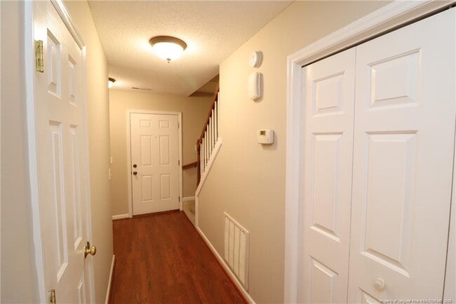 Building Photo - 211 Amberglow Pl