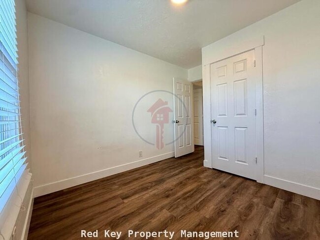 Building Photo - 3150 W Duplex