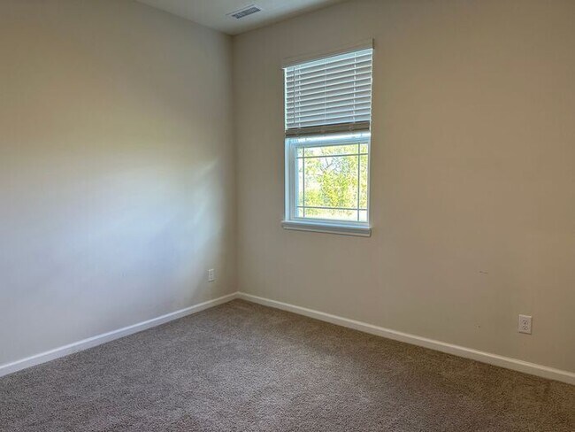 Building Photo - 113 Hunter's Rdg Dr