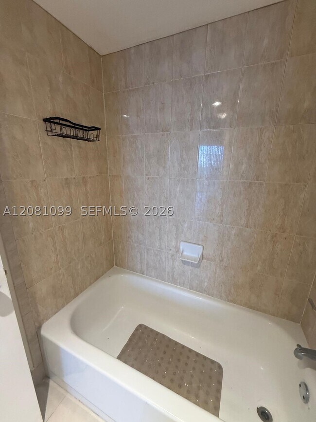 Building Photo - 1300 NE Miami Gardens Dr