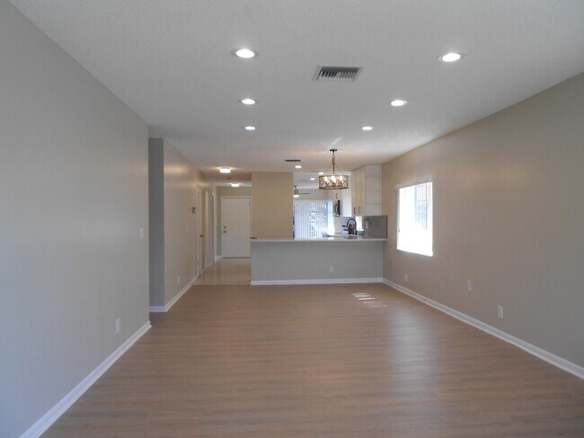 Building Photo - 13809 Royal Palm Ct