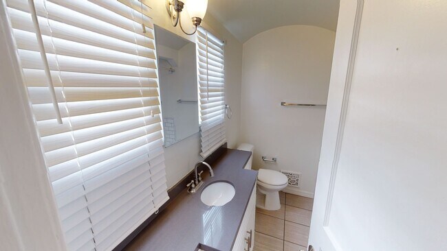 Building Photo - Olympic Blvd Apartments...REMODELED TWO BE...